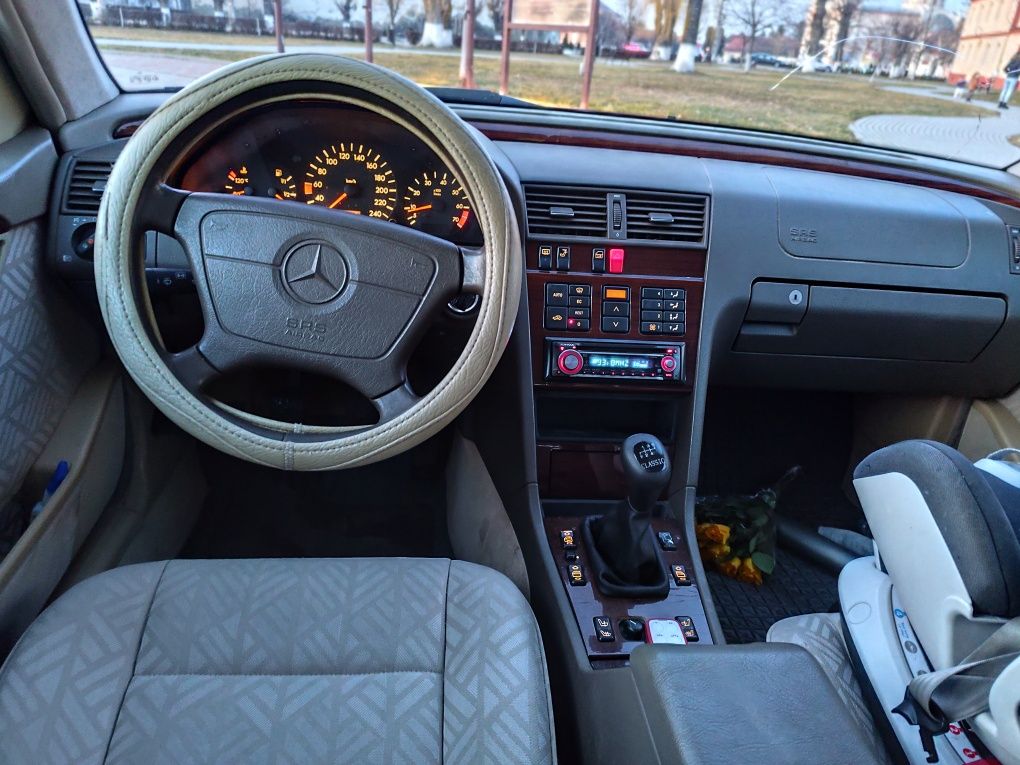 Dezmembrez Mercedes C200,an 1995,w 202, 136 CP,