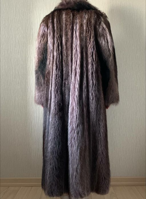 Шуба енот в отличном состоянии