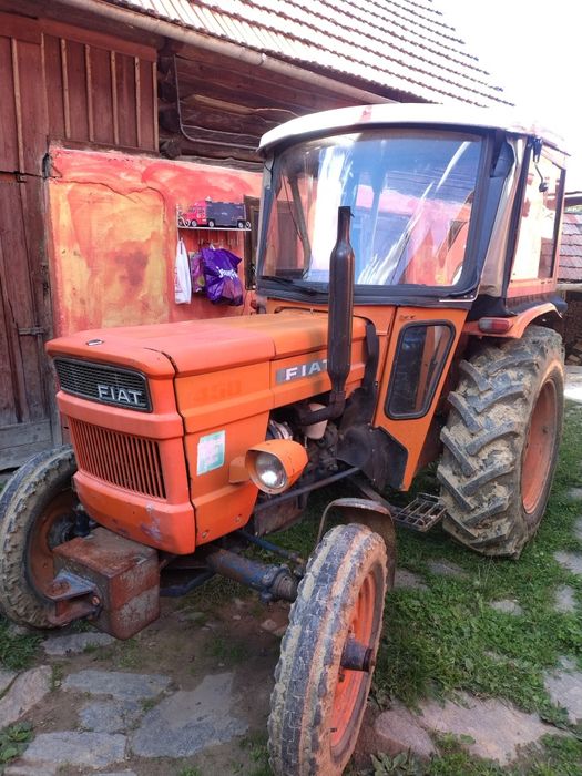 Vând tractor Fiat 450 perfect funcțional cauciucuri noi alternator nou