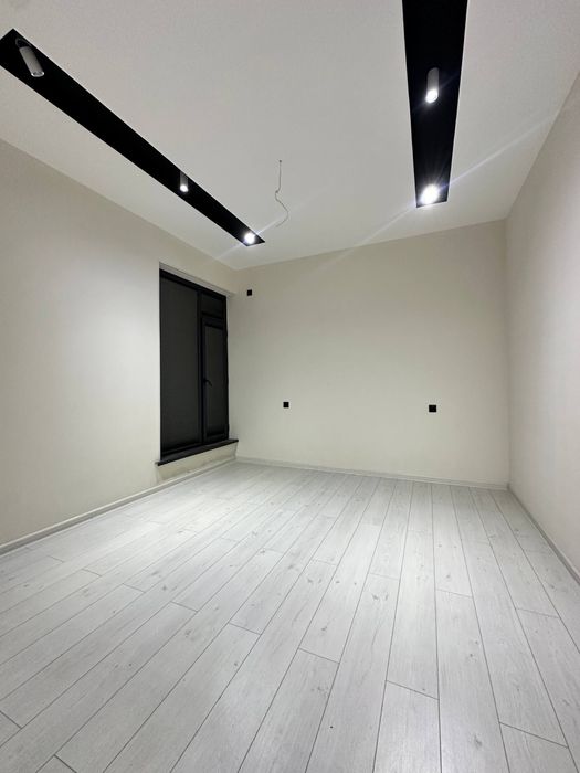 1 Sotix uy 2 Etaj 5 xona ( 12 bekat metro)