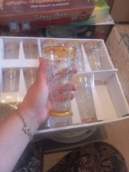 Посуды разные тарелки стаканы