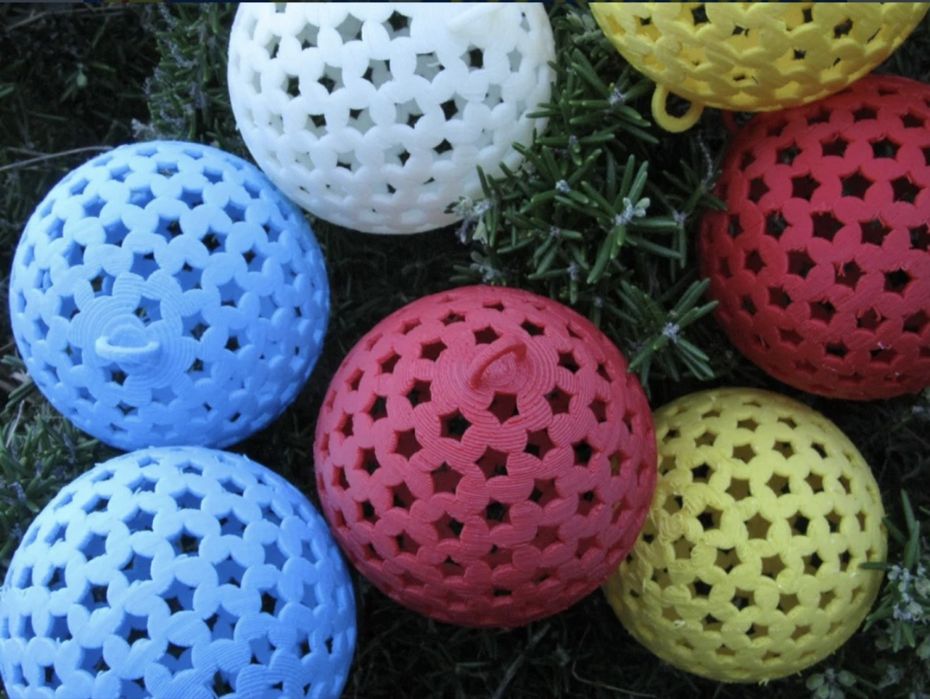 подавам коледни украси