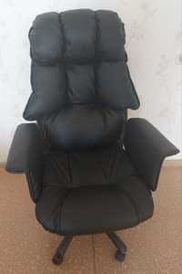 Продам офисное  Кресло в хорошем состоянии,  кресло после реставрации.