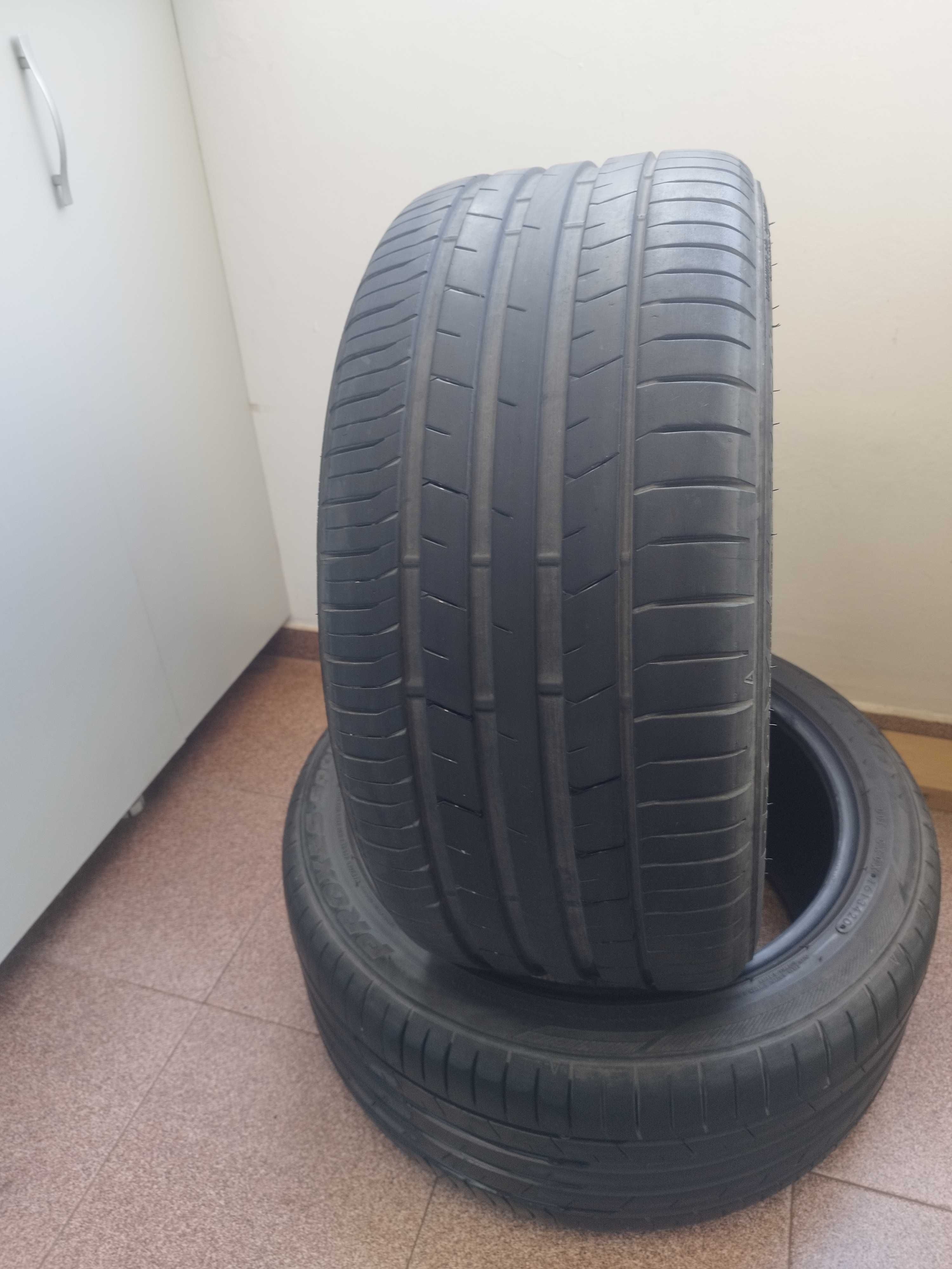 2 бр. 245/40/17 TOYO Дот 20г.