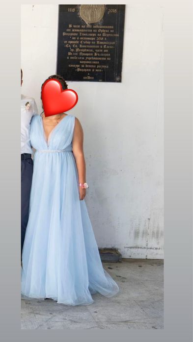 Официална дълга рокля в небесно син цвят, с подвижно коланче с камъни