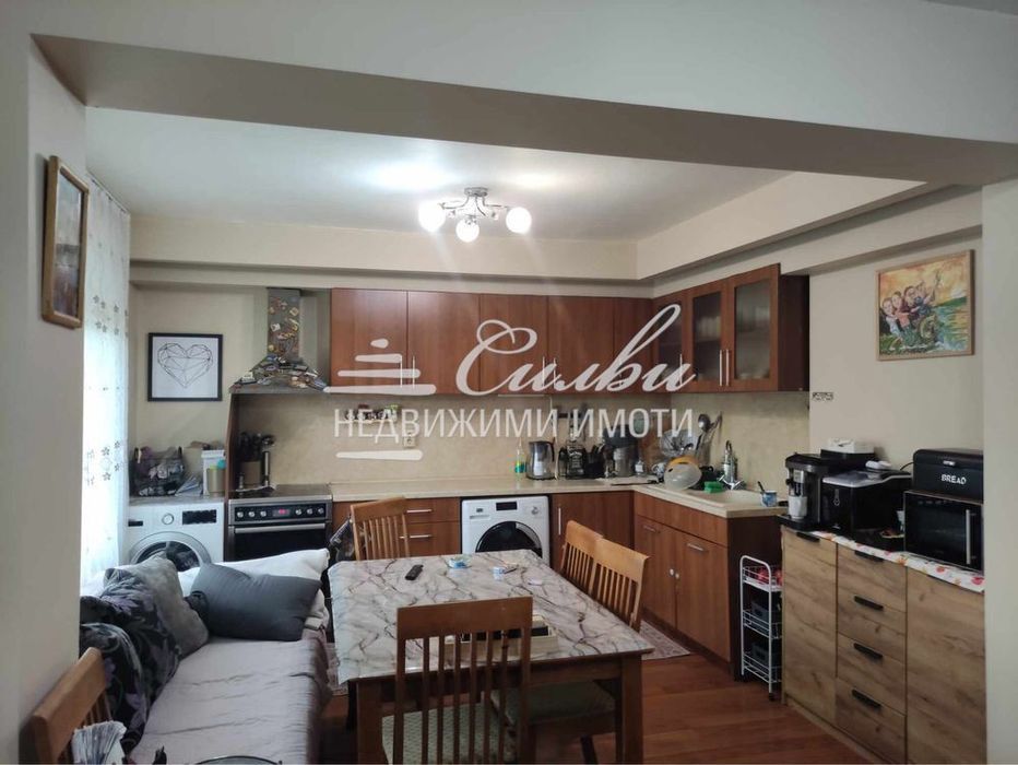 Етаж от МАСИВНА ТУХЛЕНА къща - кв. Дивдядово