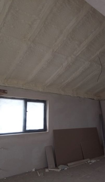 Izolatii cu spuma poliuretanica Izolatie / hidroizolatii