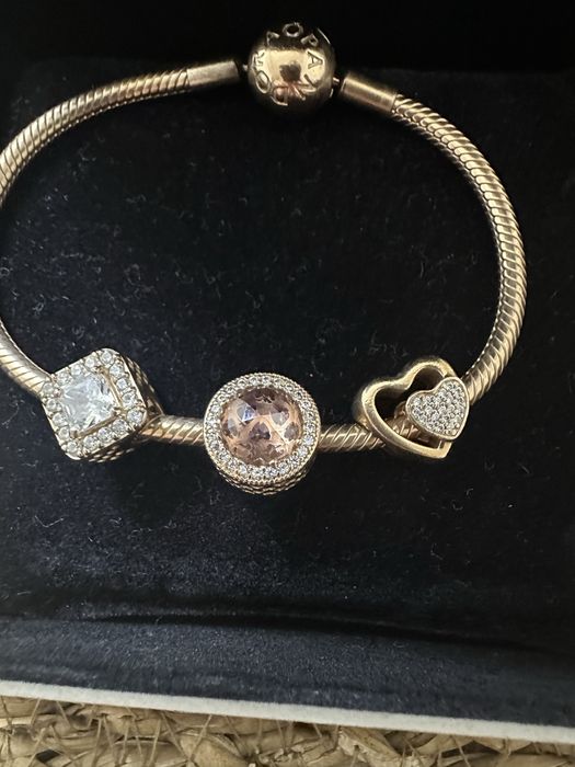 Гривна пандора Rose Gold с един талисман