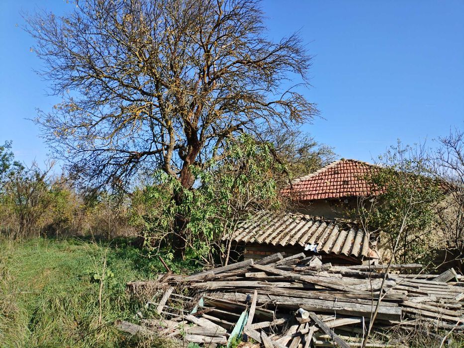 Имот с къща в С. Ягнило, Варна 30 000 Евро