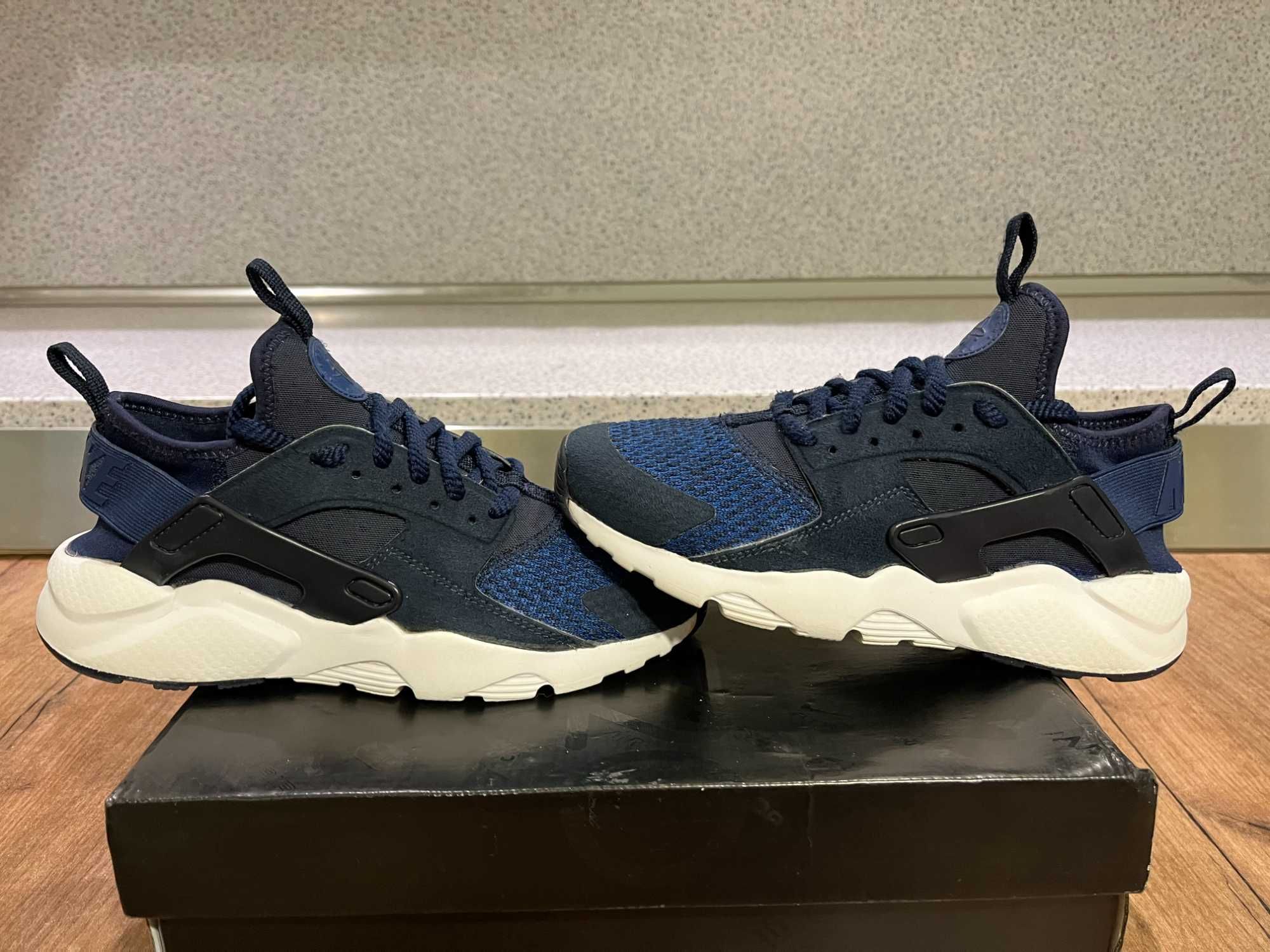 ОРИГИНАЛНИ *** NIke Air Huarache Run Ultra SE GS 'Obsidian'