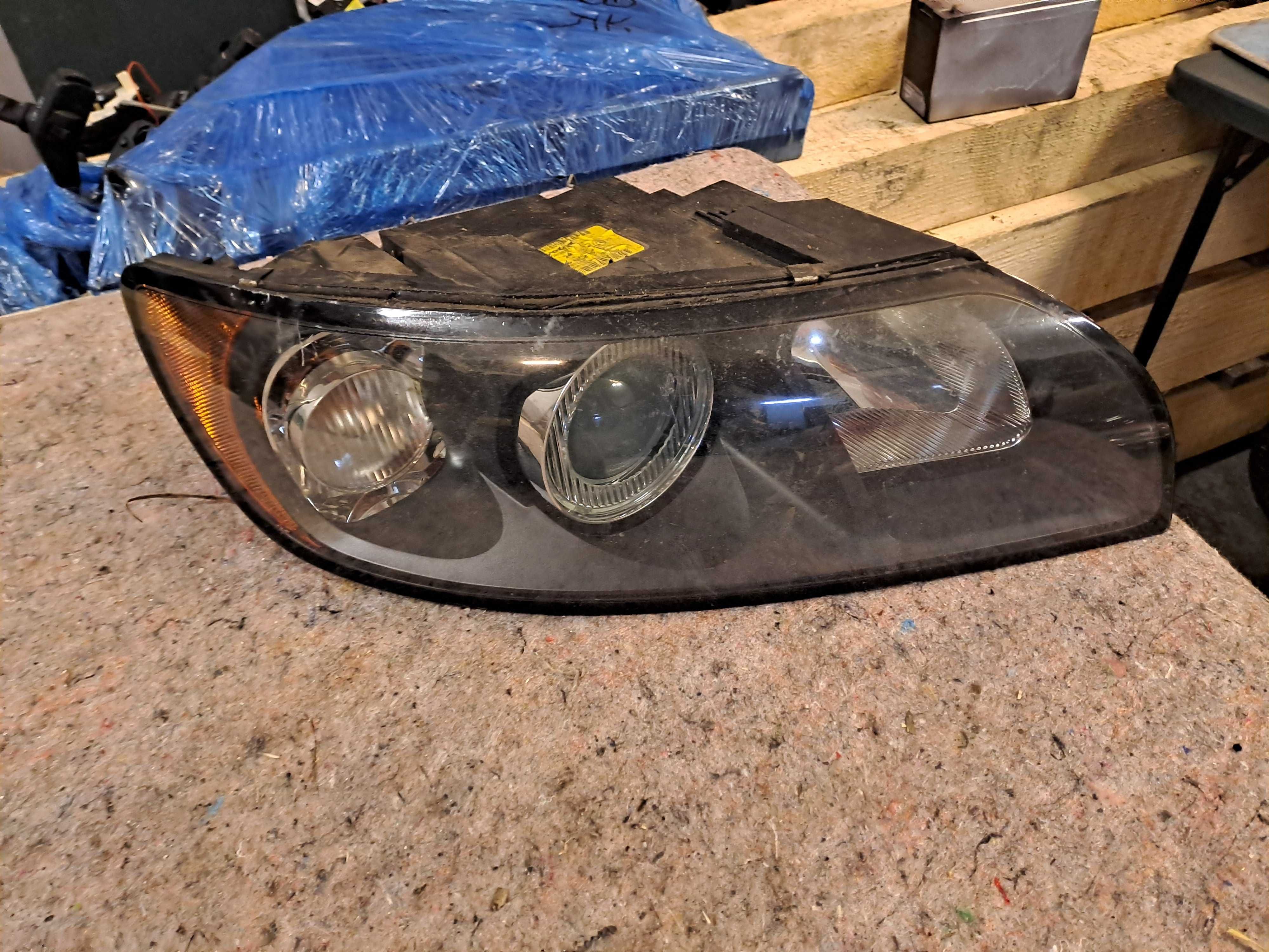 Far stanga dreapta Faruri Volvo S40 V50 cu lupa Facelift Xenon.