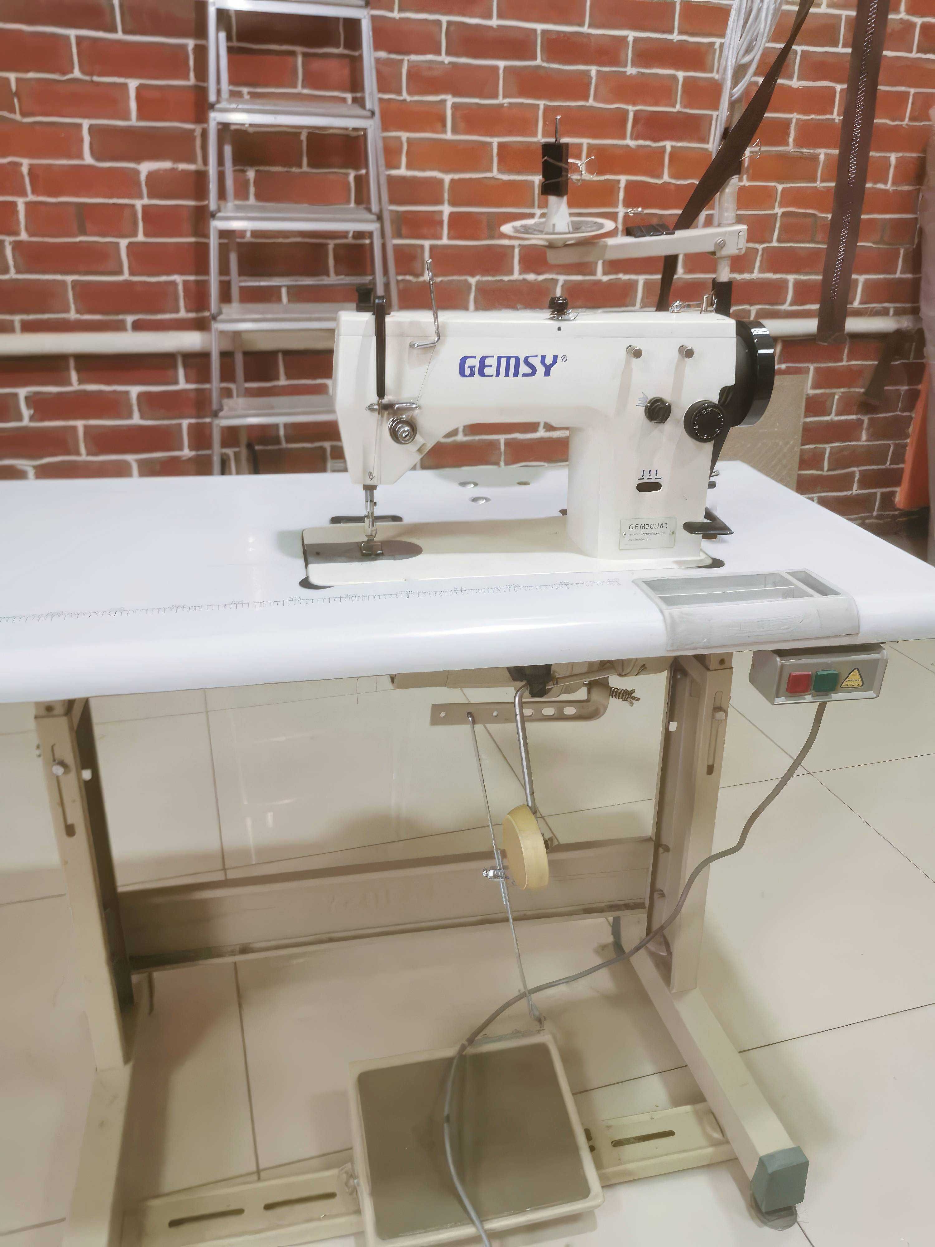 Продам промышленную швейную машинку зиг-заг Gemsy GEM 20U43