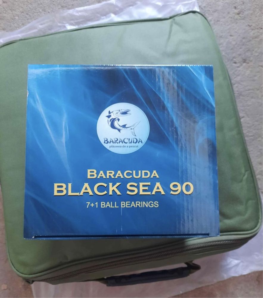 Vand 4 mulinete Baracuda Black Sea 90 + geanta speciala