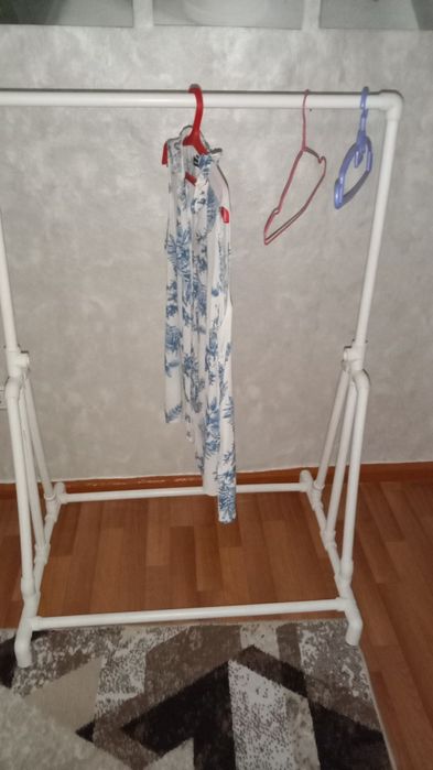 Продаю вешалку для одежды