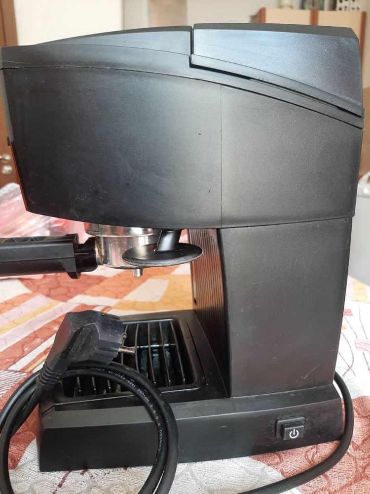 De'Longhi EC 146.B, Ръчна, 1100 W, 15 бара, 1 л, Cappuccino System