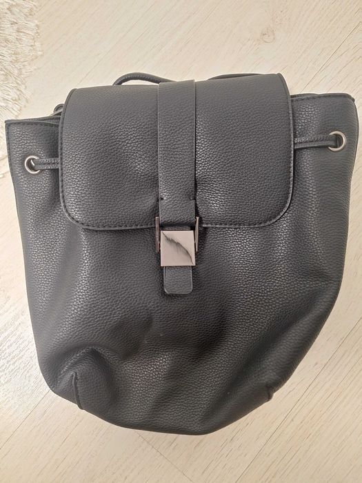 Rucsac dama din piele ecologica.