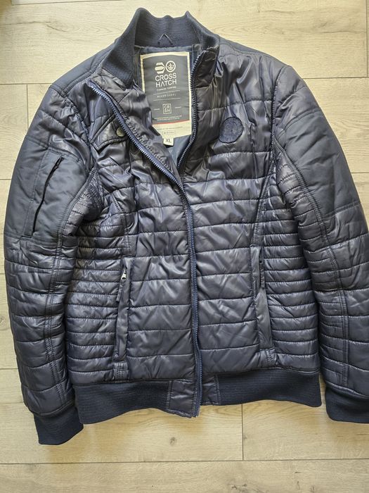 Vând geaca CrossHatch