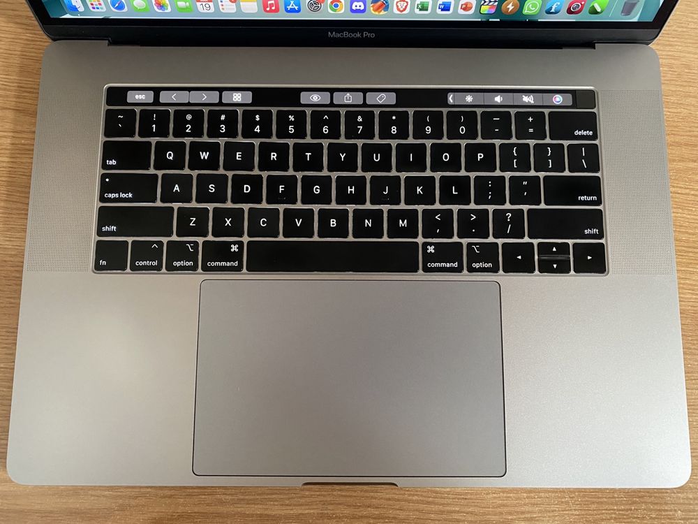 MacBook Pro 2019 Retina I9 16GB RAM 15 inch