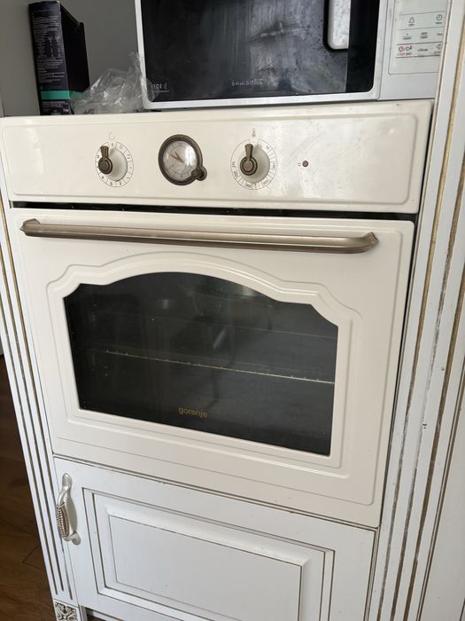 Духовка в отличном состоянии! 100 мын