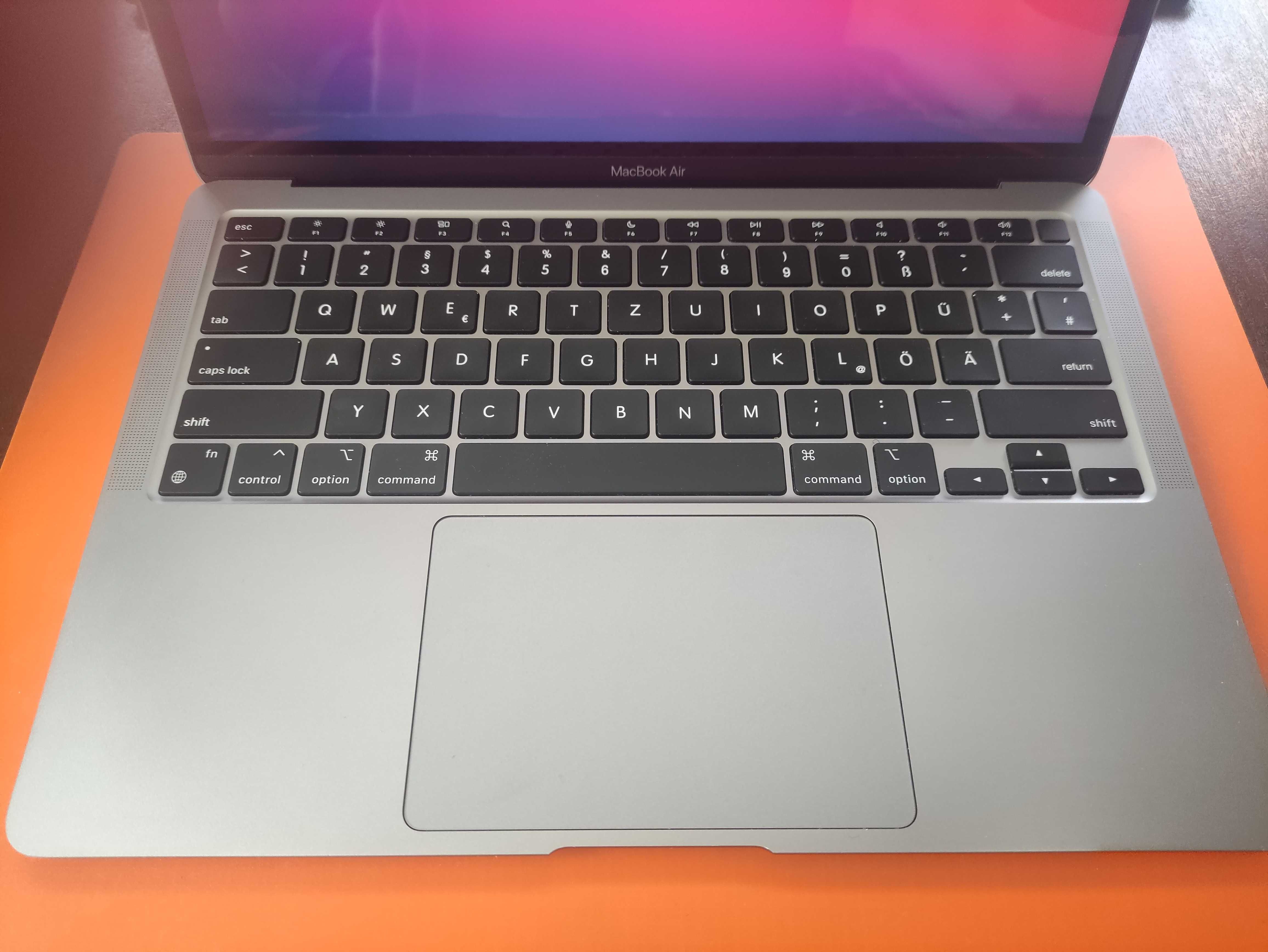 Apple MacBook AIR 13" M1 8 ядра CPU и 8 ядра GPU с 8GB RAM и 512GB SSD