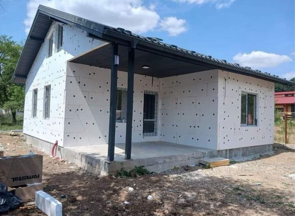 Vindem si realizam case din panou sandwich pe structura metalica