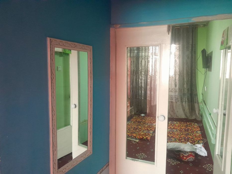 Космаботда 5 этажли курписда 4 чи этажинда 2 хонали квартира сотилоди