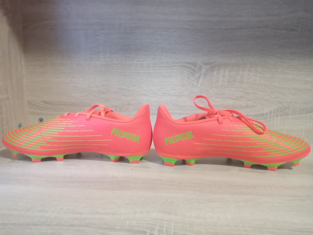 Футболни обувки номер 44  ADIDAS PREDATOR EDGE.4 FxG SOLRED