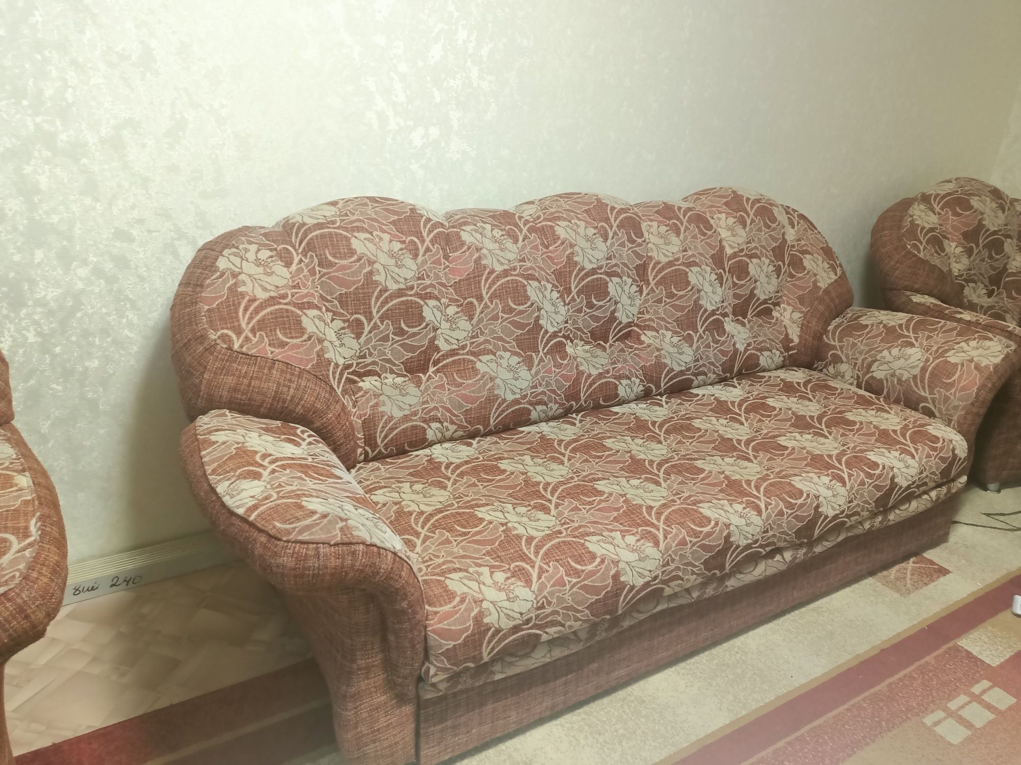 Продам мягкий уголок, диван и 2 кресла