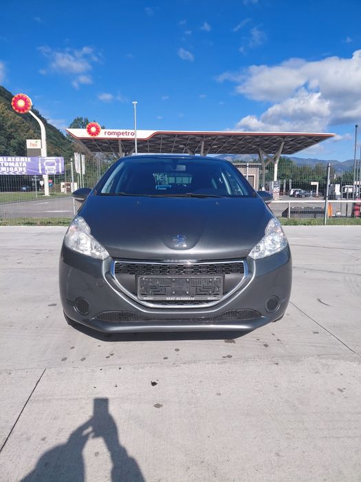Peugeut 208 1,2 benzina an 2014 euro 5 Navigație/Incalzire scaune /