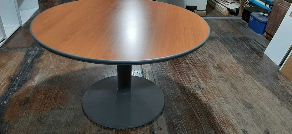 Продам 2 круглых стола