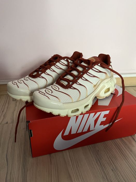 Adidasi Nike air max plus sail team red