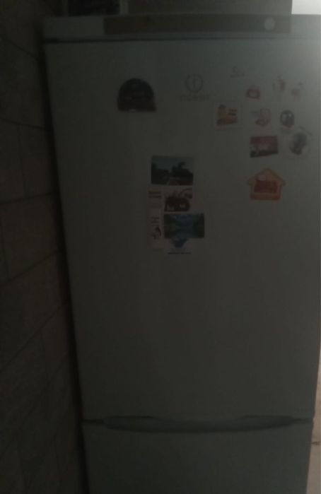 Холодильник indesit