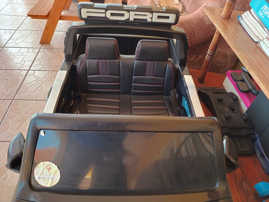 Masinuta electrica cu telecomanda