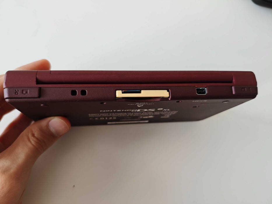 Продавам Nintendo DSi XL - качени много игри