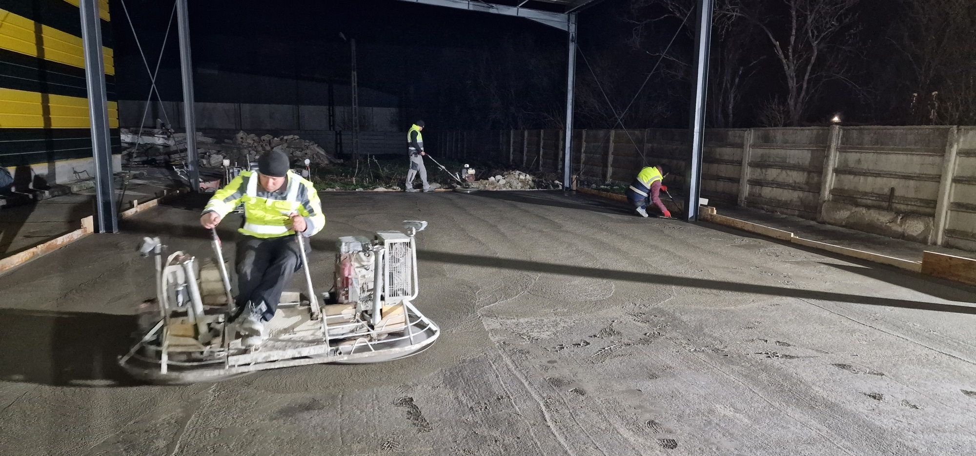 Turnare Sapa beton finisata cu elicopter si cuart, Radier Beton Periat