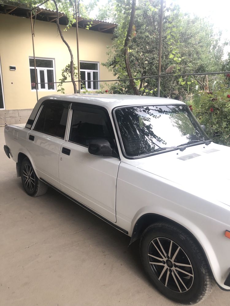 Vaz 2107 sotiladi