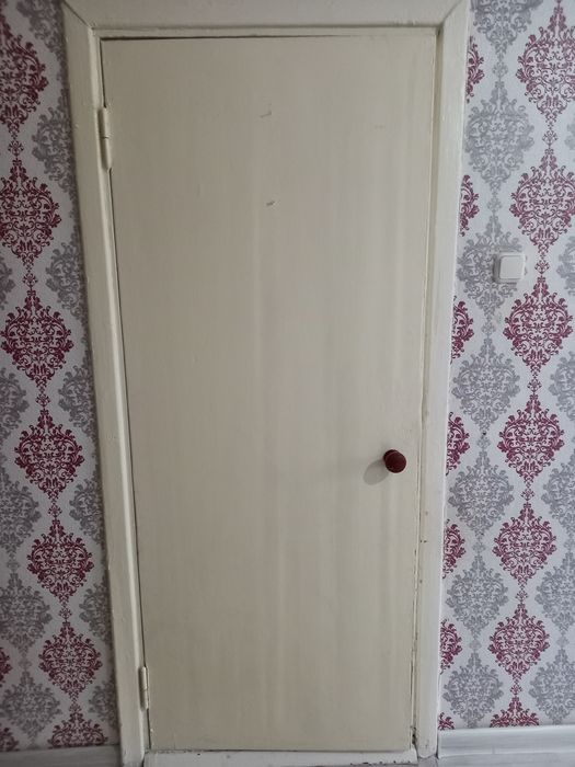 Двери межкомнатные белый старые рама ушатанная а так норм
