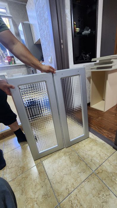 20 та бор.6 полка.Дверцы на кухню продаються.