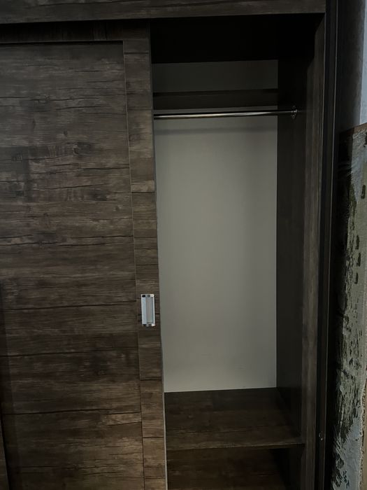 Shkaf sotiladi holati yangidek