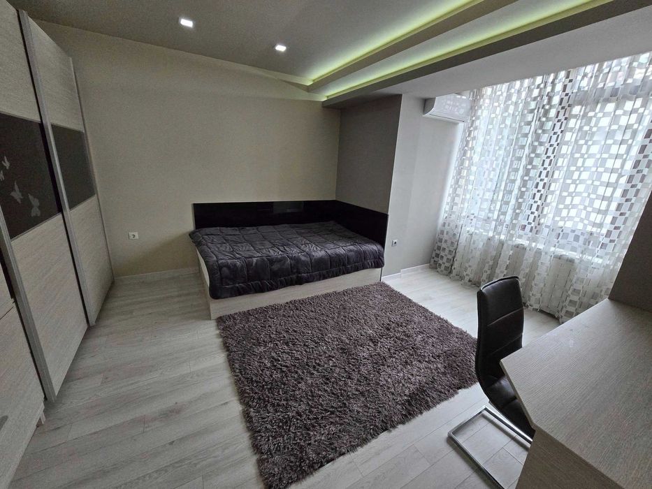 Дава се под наем Тристаен апартамент в Стара Загора, Център - 120 кв.м за 535.5 € - Снимка #8