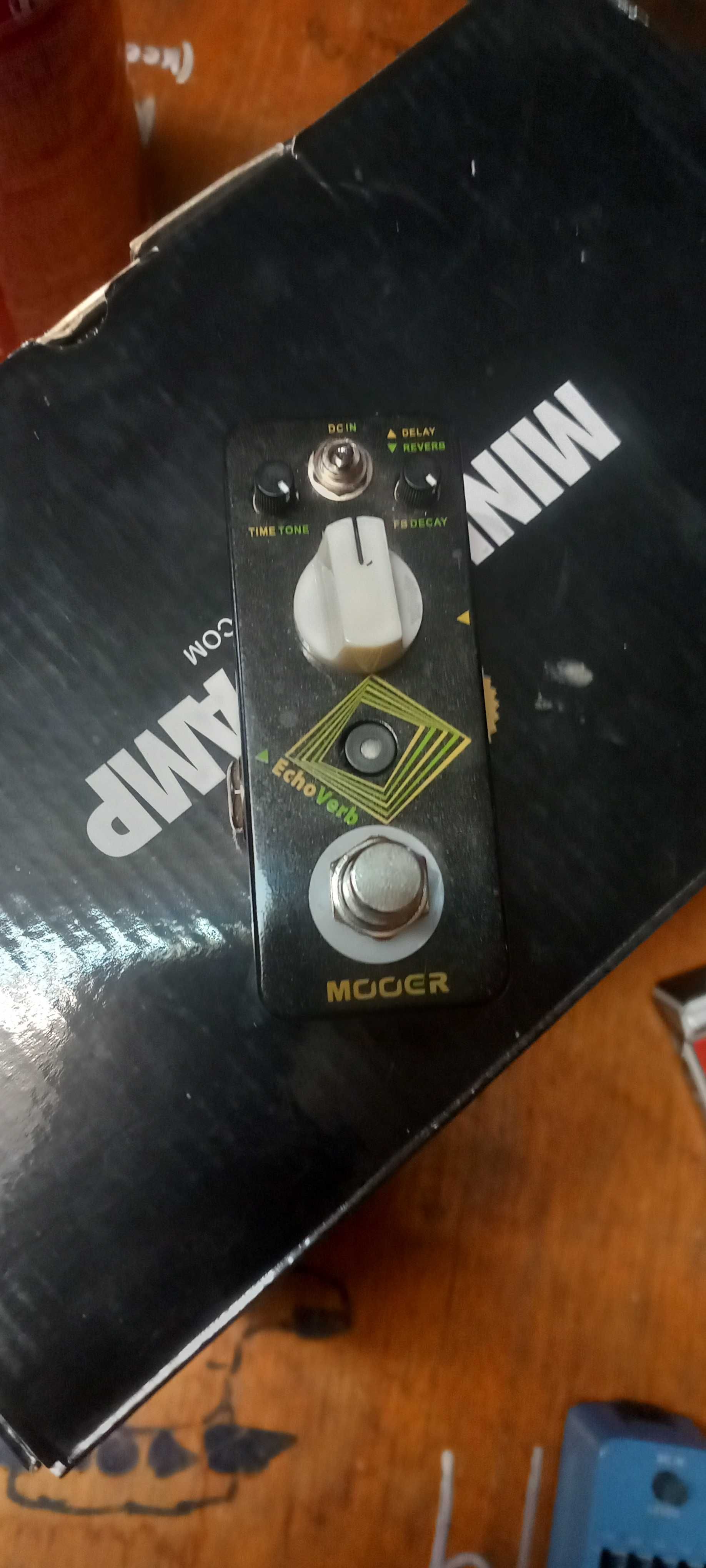 Ефект за китара Mooer Echoverb