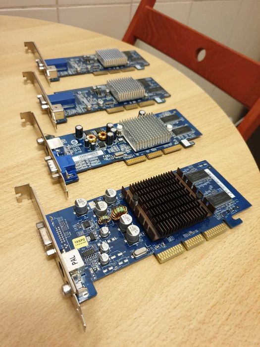 Placi video AGP: NVIDIA GeForce4 MX440, MX4000, ATI Radeon 7000 etc