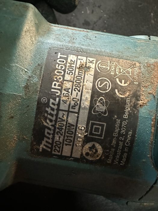 Саблен трион Makita JR3050T