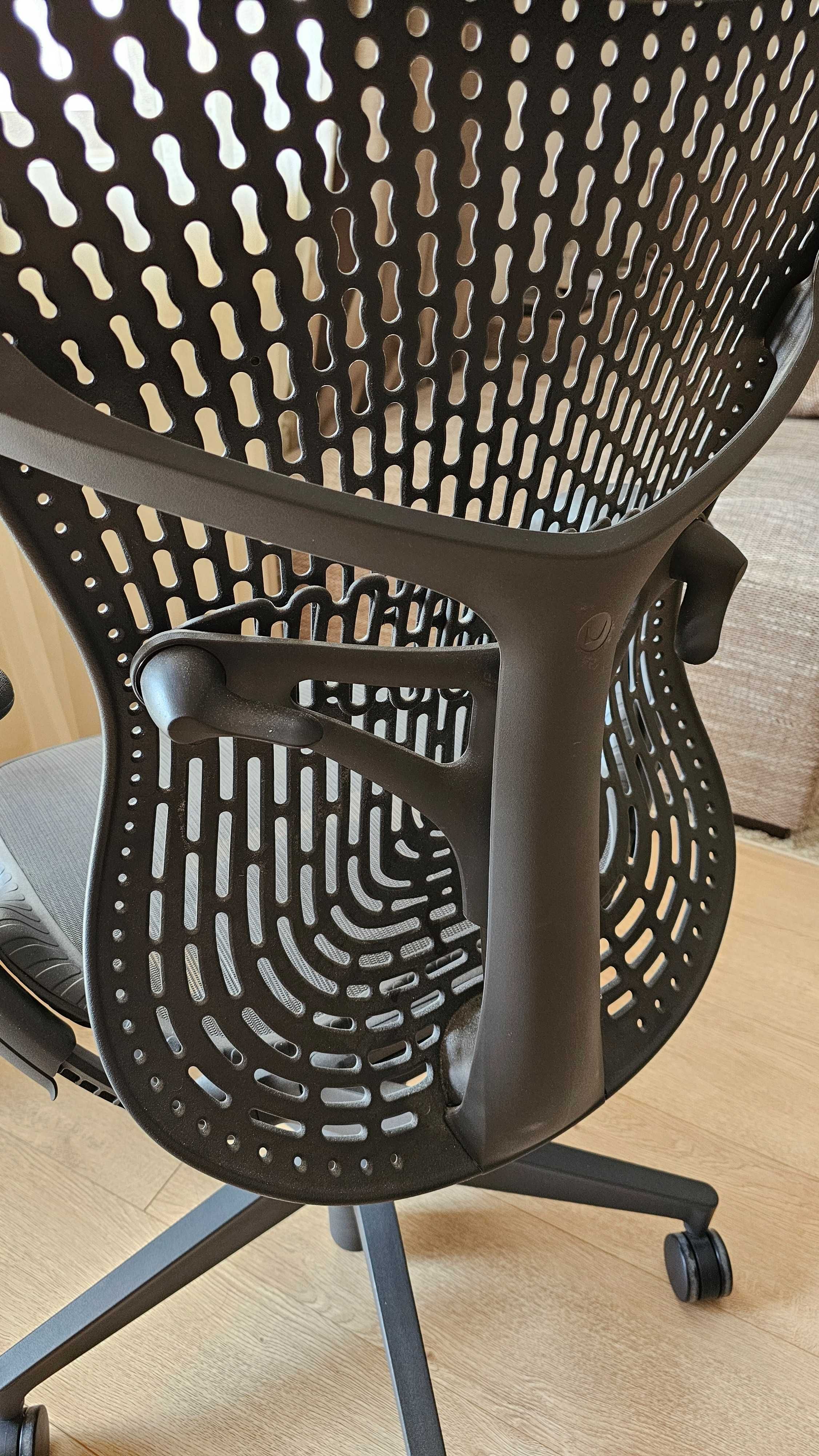 Стол Herman Miller Mirra 2
