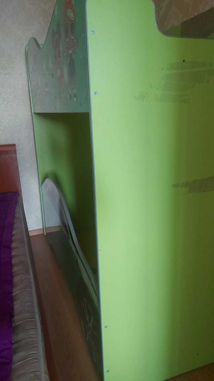 Продам двухярусную кровать детскую