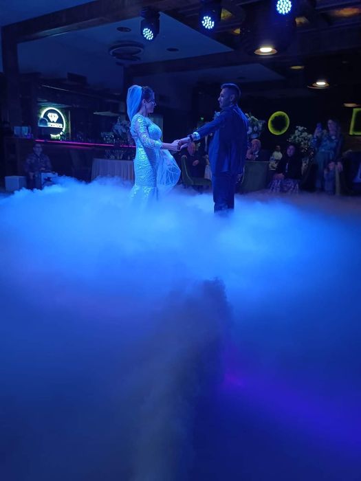 Fum greu valsul mirilor,sonorizări,fruit bar,hostess recepție,echipaDj