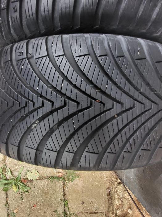 2бр 215/50/17 гумите са много запазени 23г