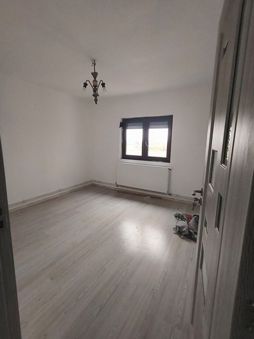Apartament 2 camere decomandat zona Milcov