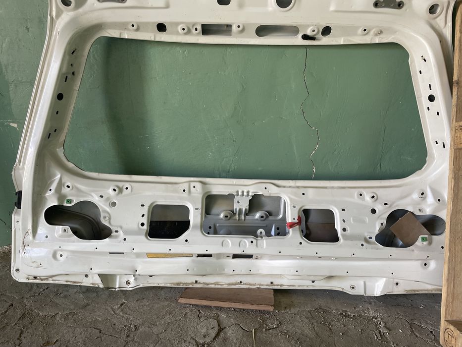 Лексус 570 крышка багажника
