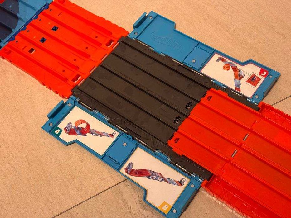 Hot Wheels multitrack race. Модулна писта с много конфигурации